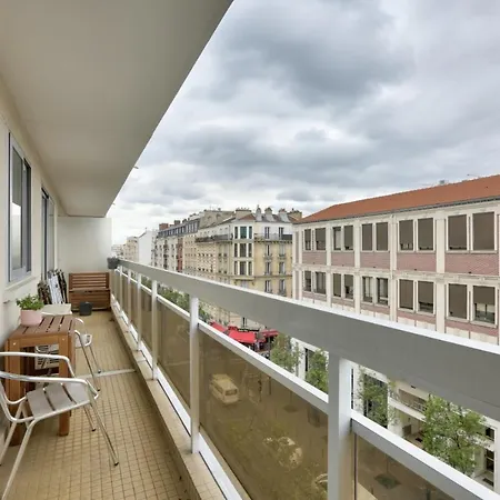 Charming Apartment With Balcony In Republique *