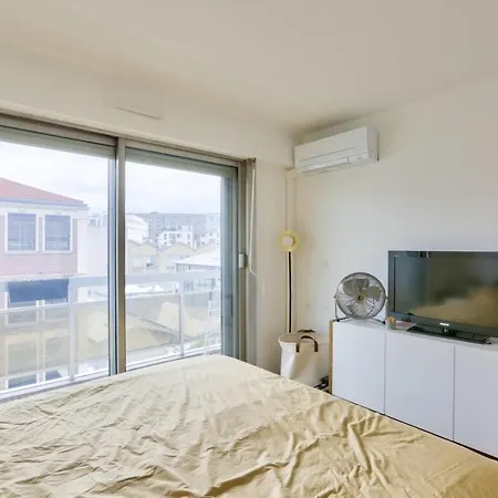 Charming Apartment With Balcony In Republique Apartament Paryż
