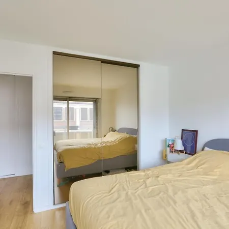 Apartament Charming Apartment With Balcony In Republique Paryż
