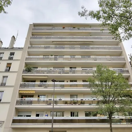 Apartament Charming Apartment With Balcony In Republique Paryż